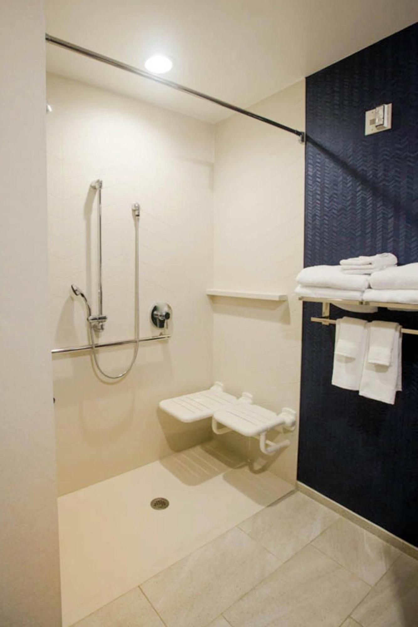 Fairfield Inn & Suites By Marriott Philadelphia Broomall/Newtown Square Dış mekan fotoğraf